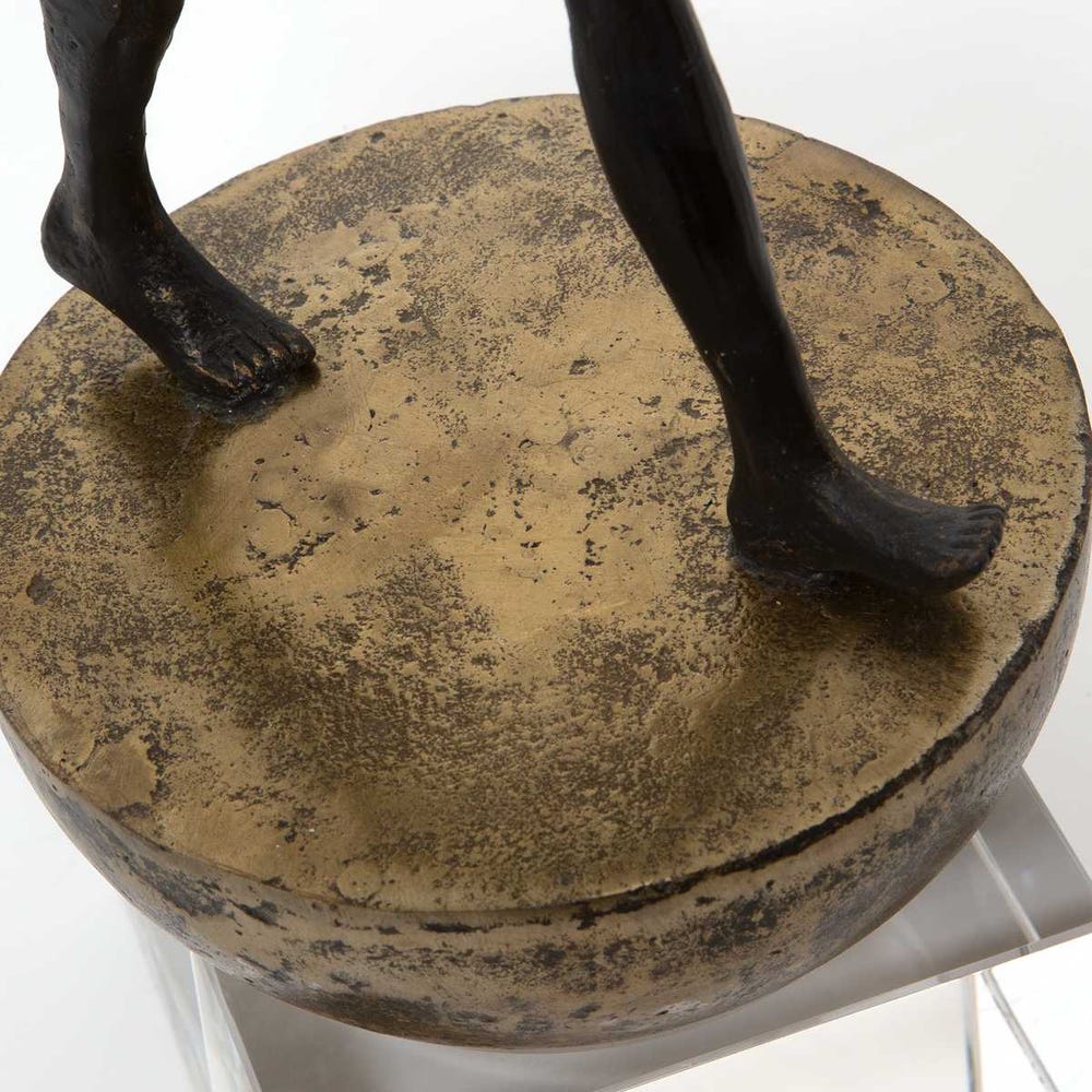 Escultura Mujer Balance