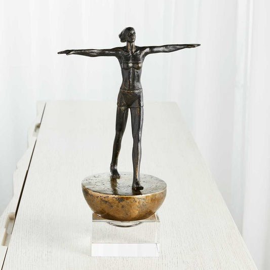 Escultura Mujer Balance