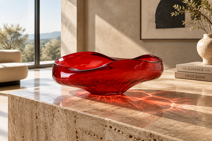 Bowl de vidrio Seth rojo en interior moderno minimalista