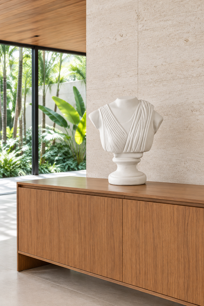 Busto Martina en galería brasileña luminosa