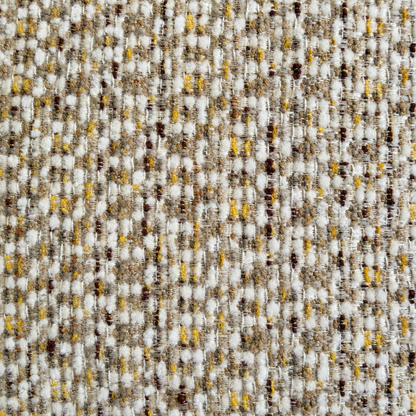Detalle del tejido en tonos crema, beige y café con pequeños acentos amarillos