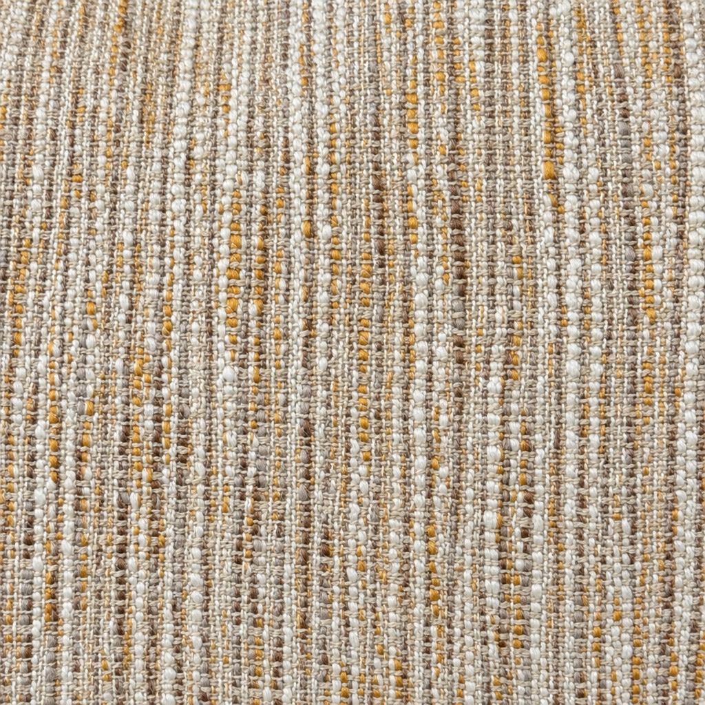 Primer plano de la trama vertical crema, beige y café con pequeños acentos ocre del Cojín Yambo Gold II