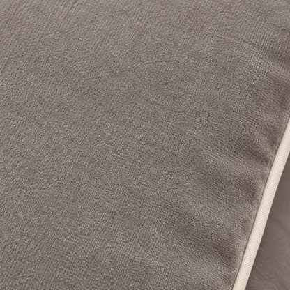 Detalle de la tela velvet taupé con ribete claro
